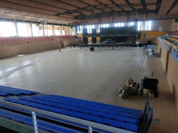 好看的體育籃球木地板價(jià)格一般多少錢(qián)一平方米