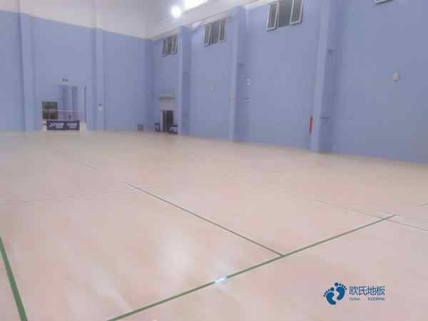 體育場館木地板刷漆1