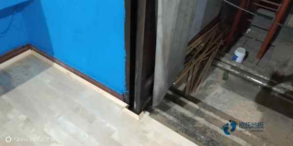 體育場地木地板刷漆3