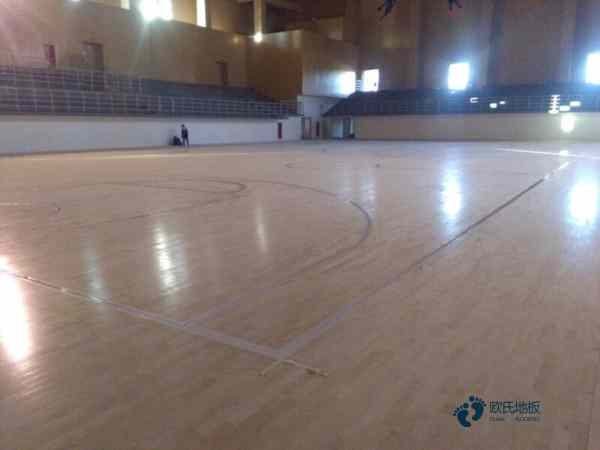 籃球場地木地板哪有2
