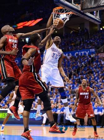 45度斜鋪龍骨籃球運動木地板3