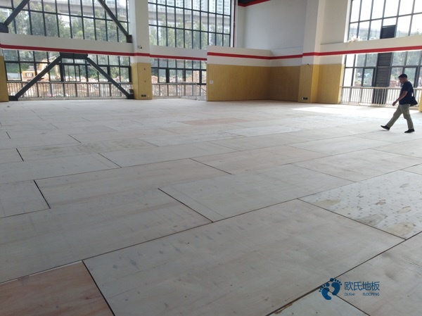 普通體育籃球木地板價格是多少