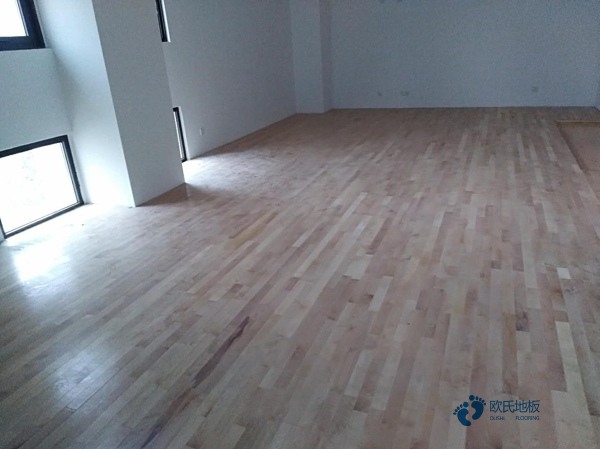 定制體育地板大約多少錢(qián)