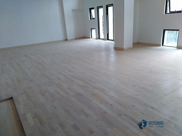 定制體育地板大約多少錢(qián)