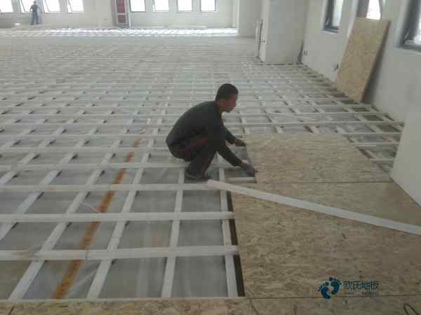 籃球場(chǎng)地木地板施工團(tuán)隊(duì)1