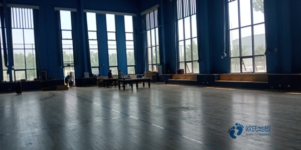 體育地板安裝費用