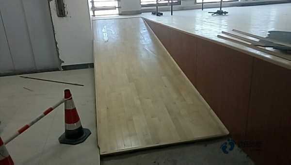 學(xué)校籃球體育地板費(fèi)用