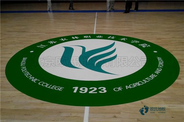 國標(biāo)體育地板要多少錢