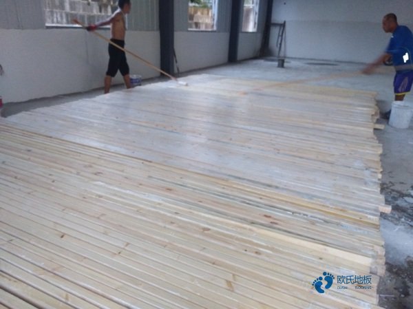 45度斜鋪龍骨體育籃球木地板價目表