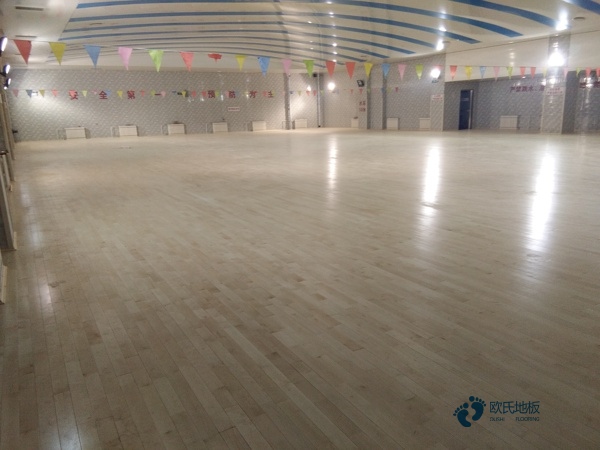 體育籃球地板哪個(gè)牌子的好1