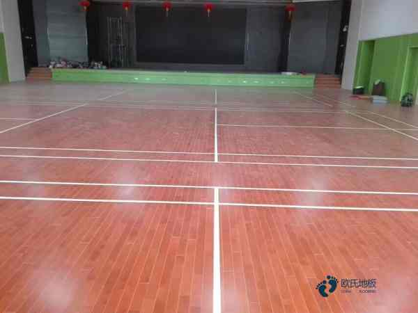 學(xué)?；@球木地板的生產(chǎn)線3