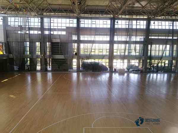 大學(xué)運動體育木地板施工單位1