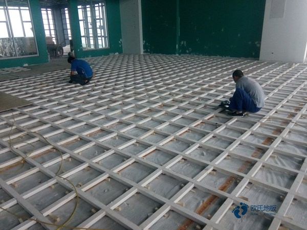 學?；@球場地地板木紋2