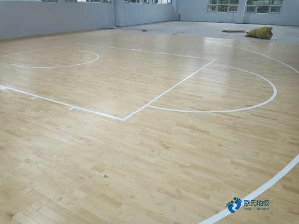 質(zhì)量好體育場地地板施工團(tuán)隊3