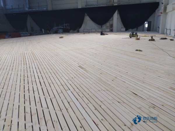 定制運(yùn)動場地地板哪個牌子的好1