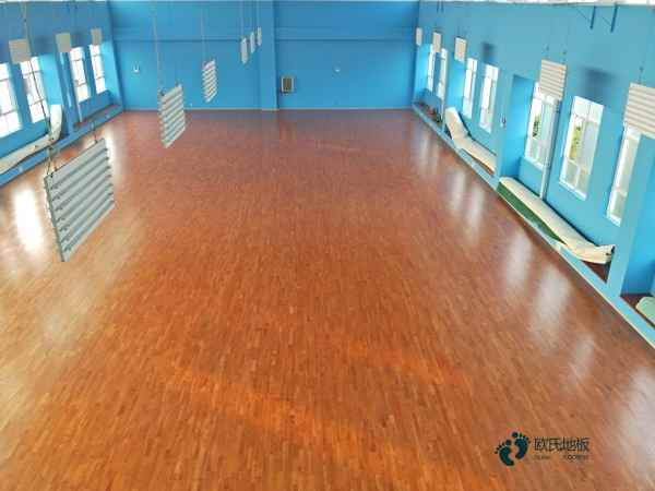 供應(yīng)籃球體育地板免費(fèi)送樣品