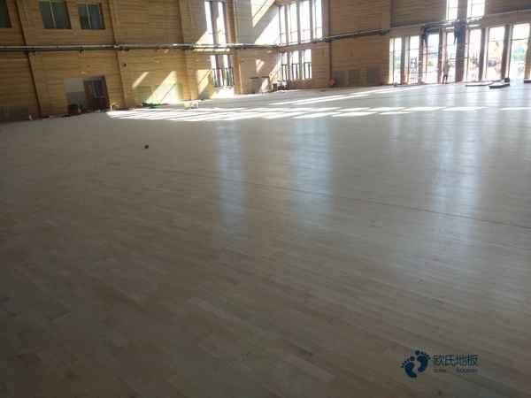 單龍骨運動體育木地板維護保養1