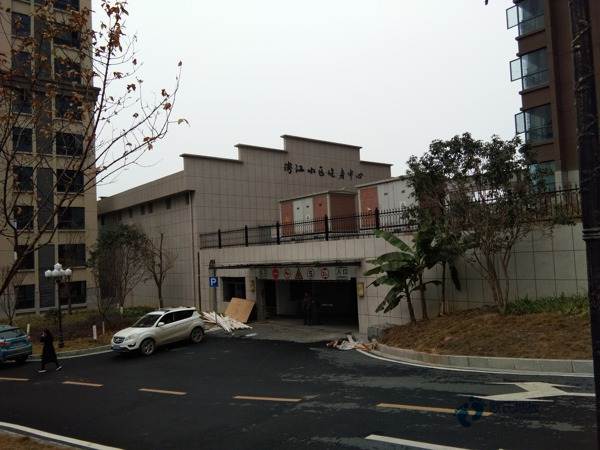 國標(biāo)運動場地木地板施工團(tuán)隊3