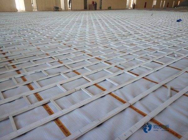 實(shí)木籃球場(chǎng)館木地板價(jià)位1