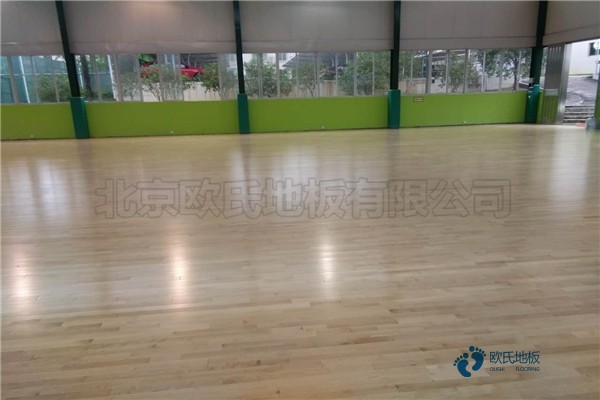國標籃球體育地板哪里便宜